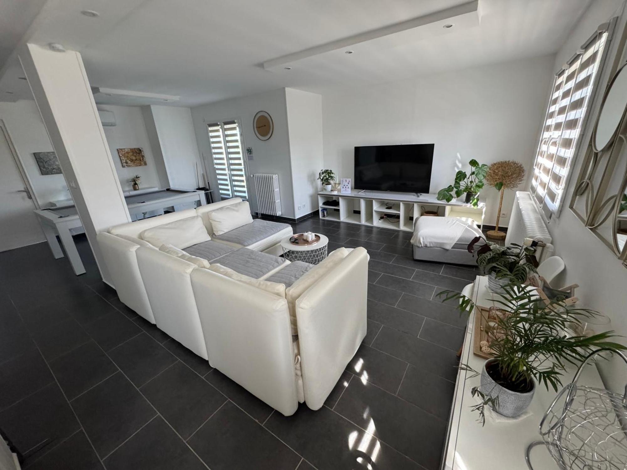 Chambre Dans Logement Partage Chez L Habitant Avec Piscine De 1 A 3 Chambres Grieges Exterior foto